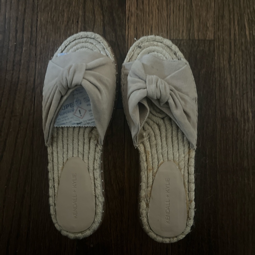 Kendall & Kylie Light Taupe Knotted Espadrille Slide
